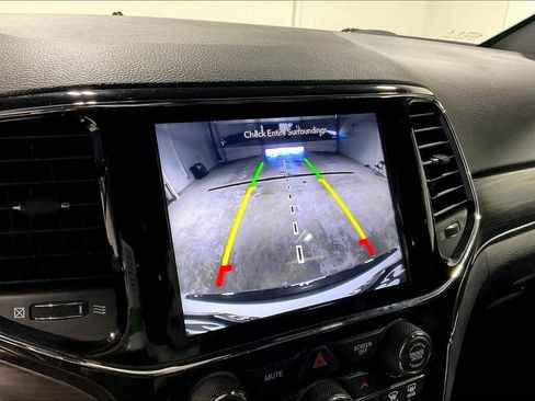 Used 2021 Jeep Grand Cherokee Limited AWD/4WD image 28