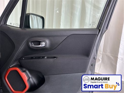 Used 2019 Jeep Renegade Sport image 16