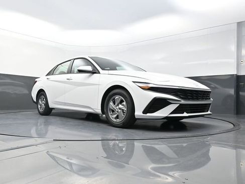 New 2026 Hyundai Elantra SE FWD image 29