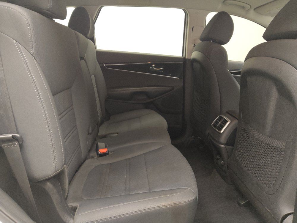 Used 2020 Kia Sorento LX FWD image 19