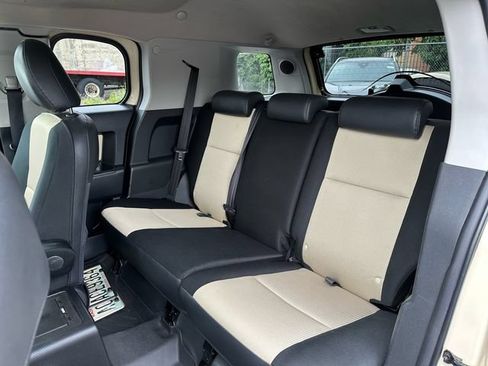 Used 2010 Toyota FJ Cruiser 4WD image 10