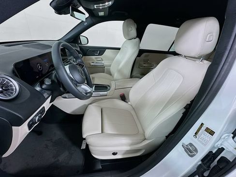 Used 2025 Mercedes-Benz GLB 250 w/ Exclusive Package image 21
