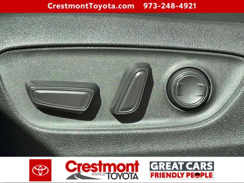 Certified 2025 Toyota Highlander XLE image 16