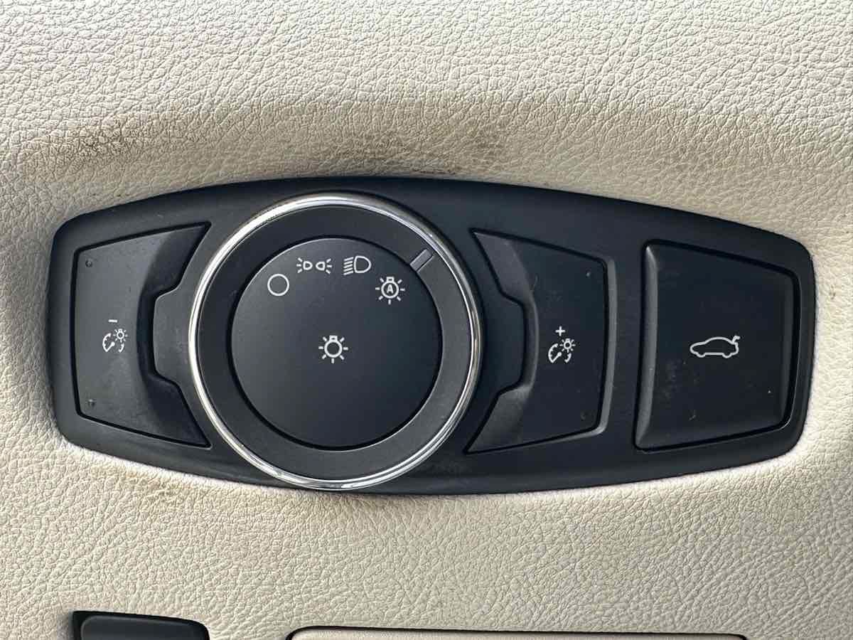 Used 2017 Lincoln Continental Select FWD image 11