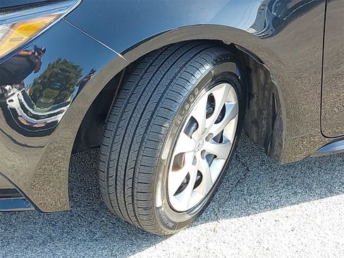 Used 2020 Toyota Corolla LE image 32