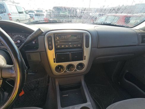 Used 2004 Ford Explorer XLT image 11