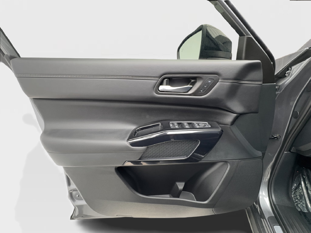 Used 2026 Nissan Pathfinder Platinum w/ Cargo Package FWD image 26