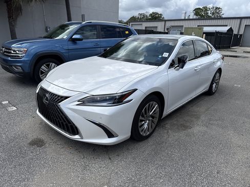 Certified 2022 Lexus ES 350 Ultra Luxury w/ Accessory Package FWD image 2