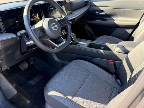 Certified 2025 Nissan Kicks SV image 2
