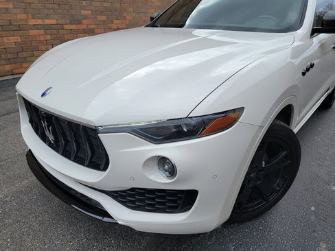 Used 2017 Maserati Levante AWD/4WD image 33