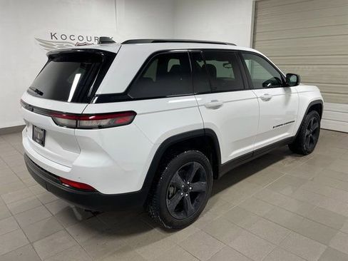 Used 2024 Jeep Grand Cherokee Altitude image 8