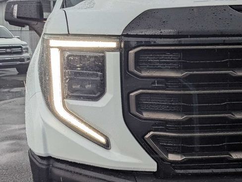 Used 2023 GMC Sierra 1500 AT4X AWD/4WD image 10