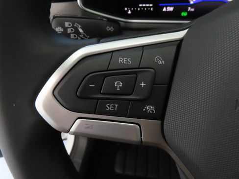 New 2026 Volkswagen Taos SE image 14