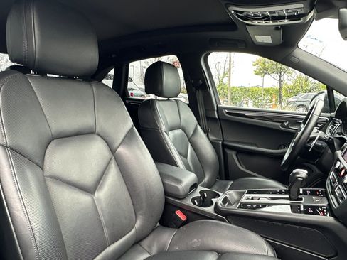 Used 2024 Porsche Macan AWD/4WD image 31