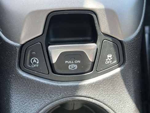 Certified 2018 Jeep Compass Latitude w/ Popular Equipment Group AWD/4WD image 32