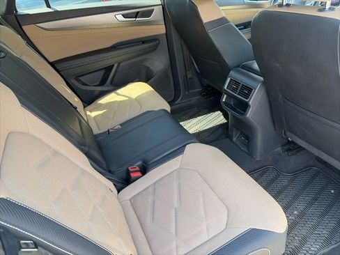 Used 2024 Volkswagen Atlas Cross Sport SE AWD/4WD image 4