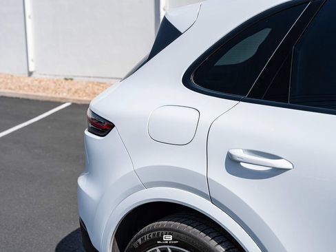 Used 2023 Porsche Cayenne Platinum Edition AWD/4WD image 10