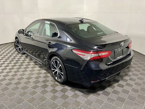 Used 2019 Toyota Camry LE image 10