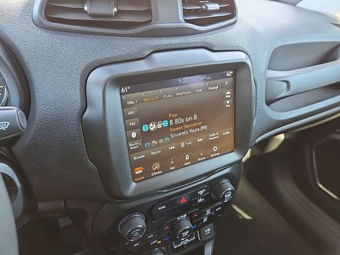 Used 2023 Jeep Renegade Latitude image 16