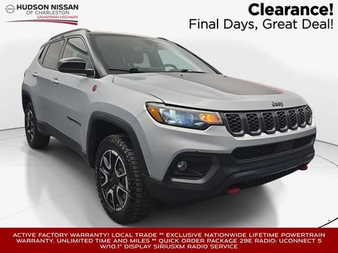 Used 2024 Jeep Compass Trailhawk AWD/4WD image 1