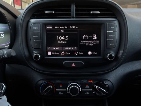 Used 2025 Kia Soul LX w/ LX Technology Package FWD image 26