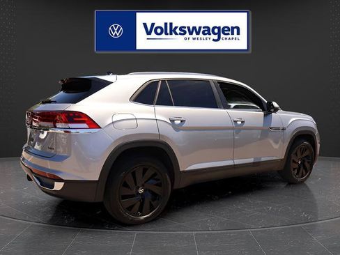 Certified 2025 Volkswagen Atlas Cross Sport SE w/ Panoramic Sunroof Package AWD/4WD image 7