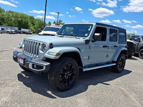 Used 2023 Jeep Wrangler Unlimited Sahara w/ Dual Top Group AWD/4WD image 6