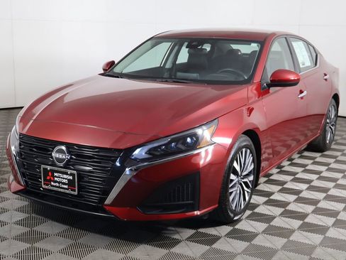 Used 2023 Nissan Altima 2.5 SV FWD image 5