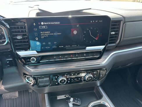 Used 2023 GMC Sierra 1500 SLT w/ SLT Premium Package AWD/4WD image 13