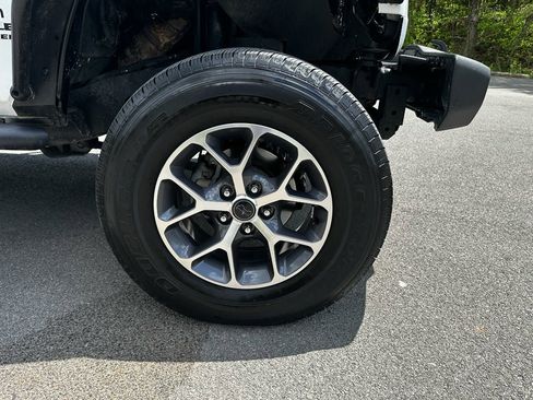 Used 2014 Jeep Wrangler Unlimited Rubicon w/ Connectivity Group AWD/4WD image 28