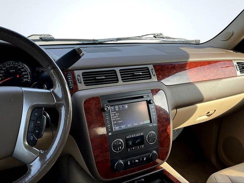 Used 2013 Chevrolet Avalanche LTZ image 6