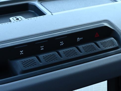 Used 2023 Ford Bronco Everglades image 23