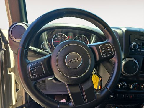 Used 2018 Jeep Wrangler Sport AWD/4WD image 13