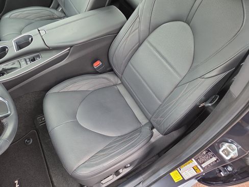 Certified 2022 Toyota Avalon Limited w/ Advanced Safety Package image 13