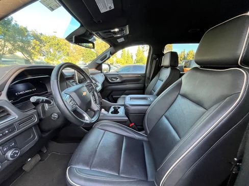 Used 2023 Chevrolet Suburban Premier image 7