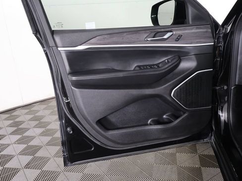 Used 2021 Jeep Grand Cherokee L Limited AWD/4WD image 23