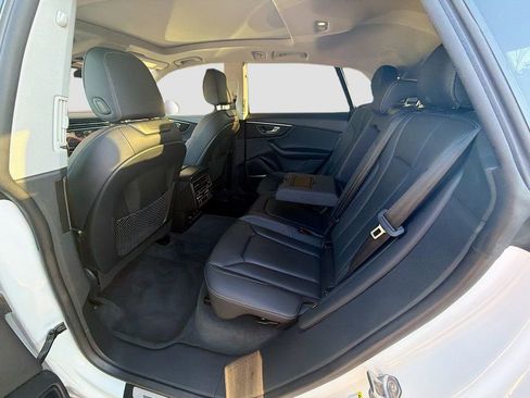 Used 2022 Audi Q8 Premium Plus image 22