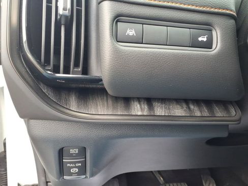 New 2025 Nissan Armada PRO-4X w/ Pro-4X Premium Package image 18