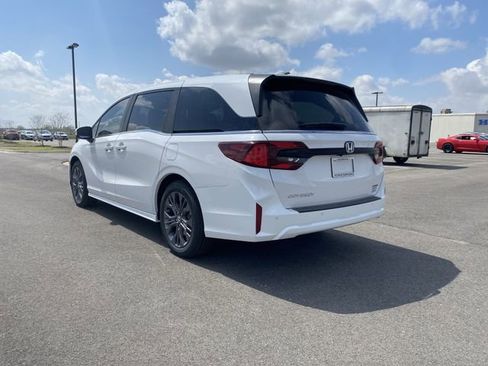New 2026 Honda Odyssey Touring image 3