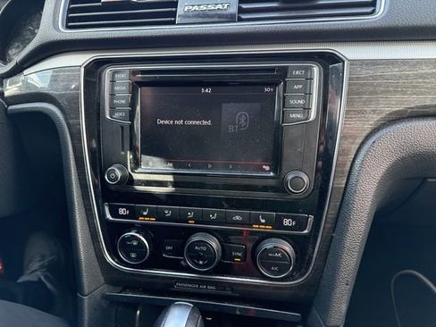 Used 2018 Volkswagen Passat 2.0T SE image 8