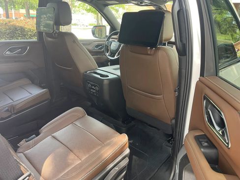 Used 2021 Chevrolet Tahoe High Country w/ Premium Package RWD image 13