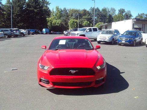 Used 2017 Ford Mustang Coupe RWD image 8