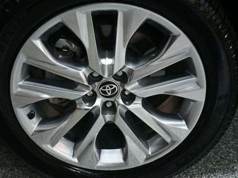 Used 2022 Toyota Highlander Limited image 18