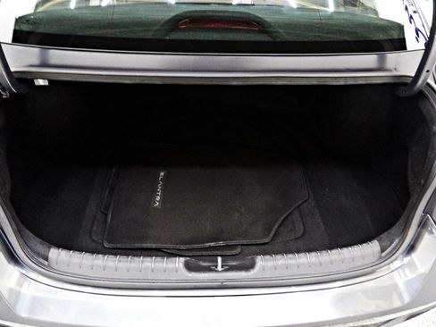 Used 2021 Hyundai Elantra SE image 13