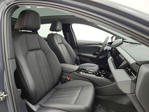 Used 2025 Audi A6 e-tron Premium Plus w/ Premium Plus RWD image 19