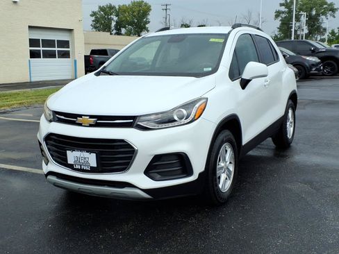 Used 2022 Chevrolet Trax LT w/ LT Convenience Package AWD/4WD image 2