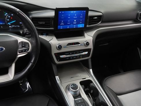 Used 2022 Ford Explorer XLT w/ Equipment Group 202A image 30