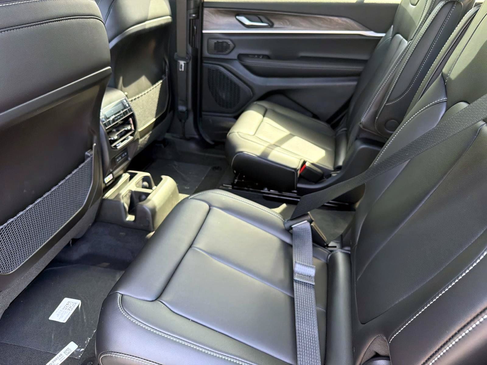 New 2027 Jeep Grand Cherokee L Limited AWD/4WD image 9