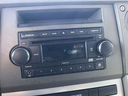 Used 2007 Jeep Commander Sport image 16