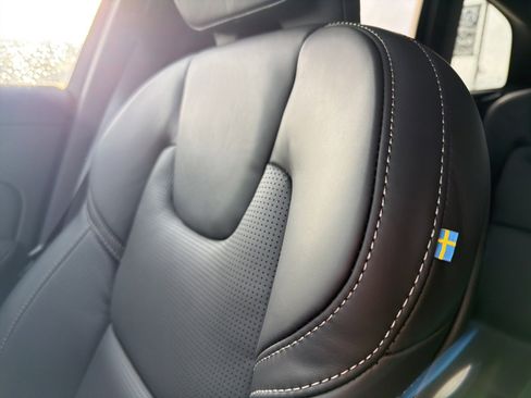 New 2026 Volvo XC60 B5 Ultra w/ Climate Package image 40